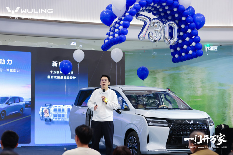 同级无敌手！真大7座MPV五菱星光730王者归来